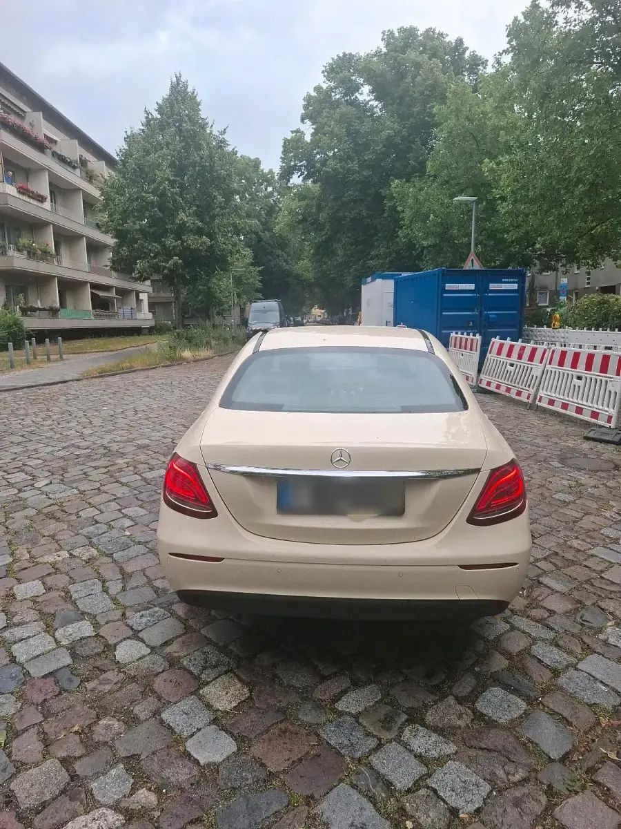 Gebraucht Mercedes E200 150 PS (110 kW) 2018 Gelb Limousine