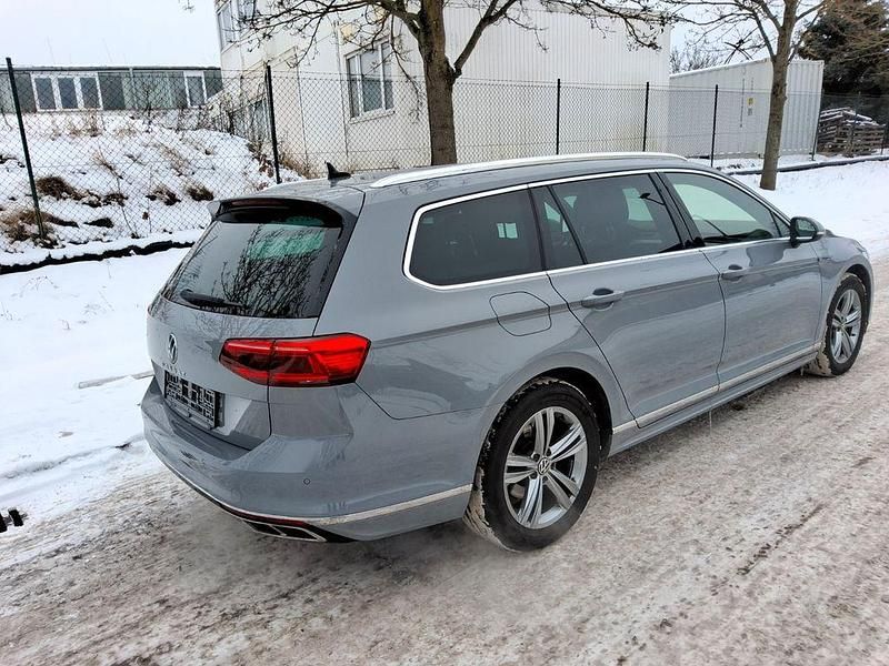 Gebraucht VW Passat 150 PS (110 kW) 2022 Grau Limousine