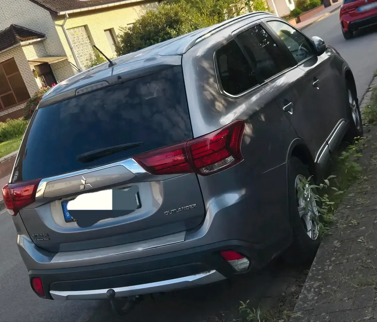 Gebraucht Mitsubishi Outlander 150 PS (110 kW) 2016 Silber SUV