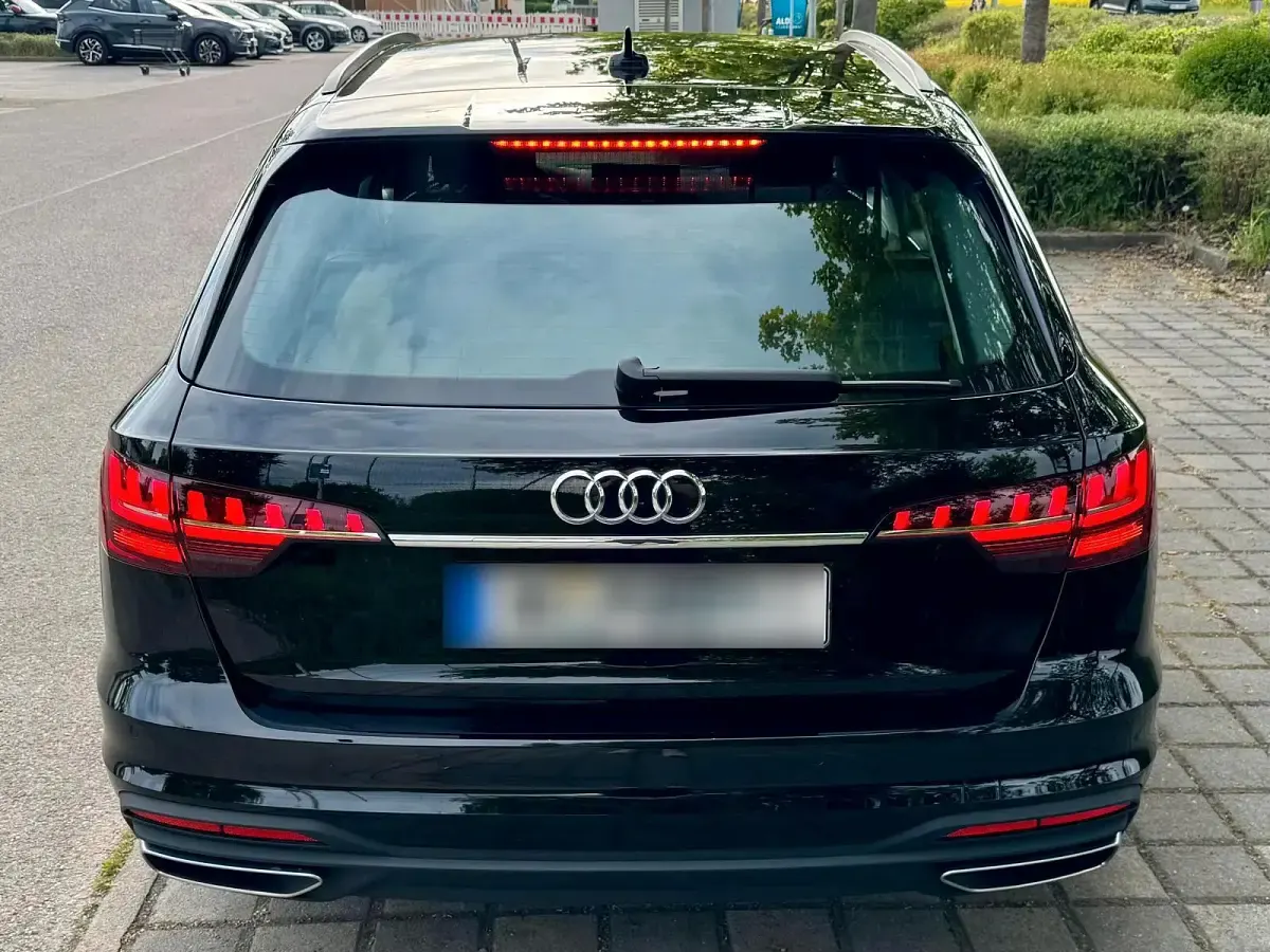 Gebraucht Audi A4 Business 204 PS (150 kW) 2023 Schwarz Kombi
