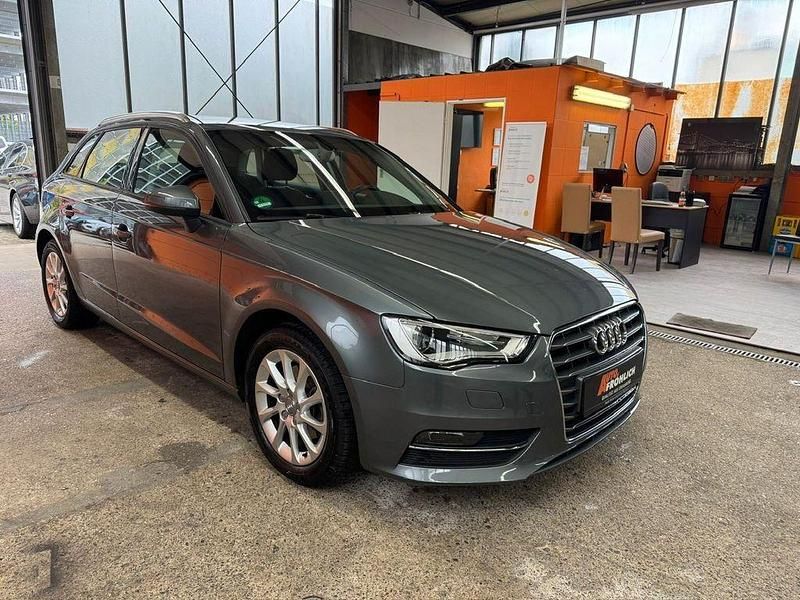 Gebraucht Audi A3 Sportback Attraction 122 PS (89 kW) 2013 Monsungrau Kleinwagen