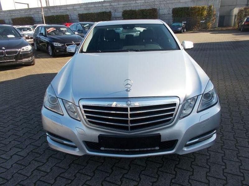 Second-hand Mercedes E200 136 CP (100 kW) 2013 Argintiu Berlinǎ