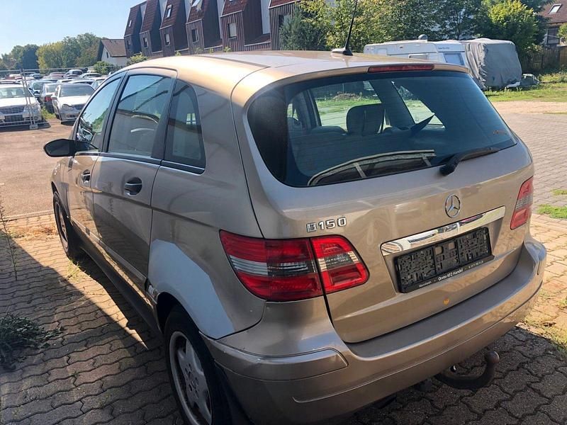 Gebraucht Mercedes B150 95 PS (69 kW) 2006 Braun Van / Kleinbus