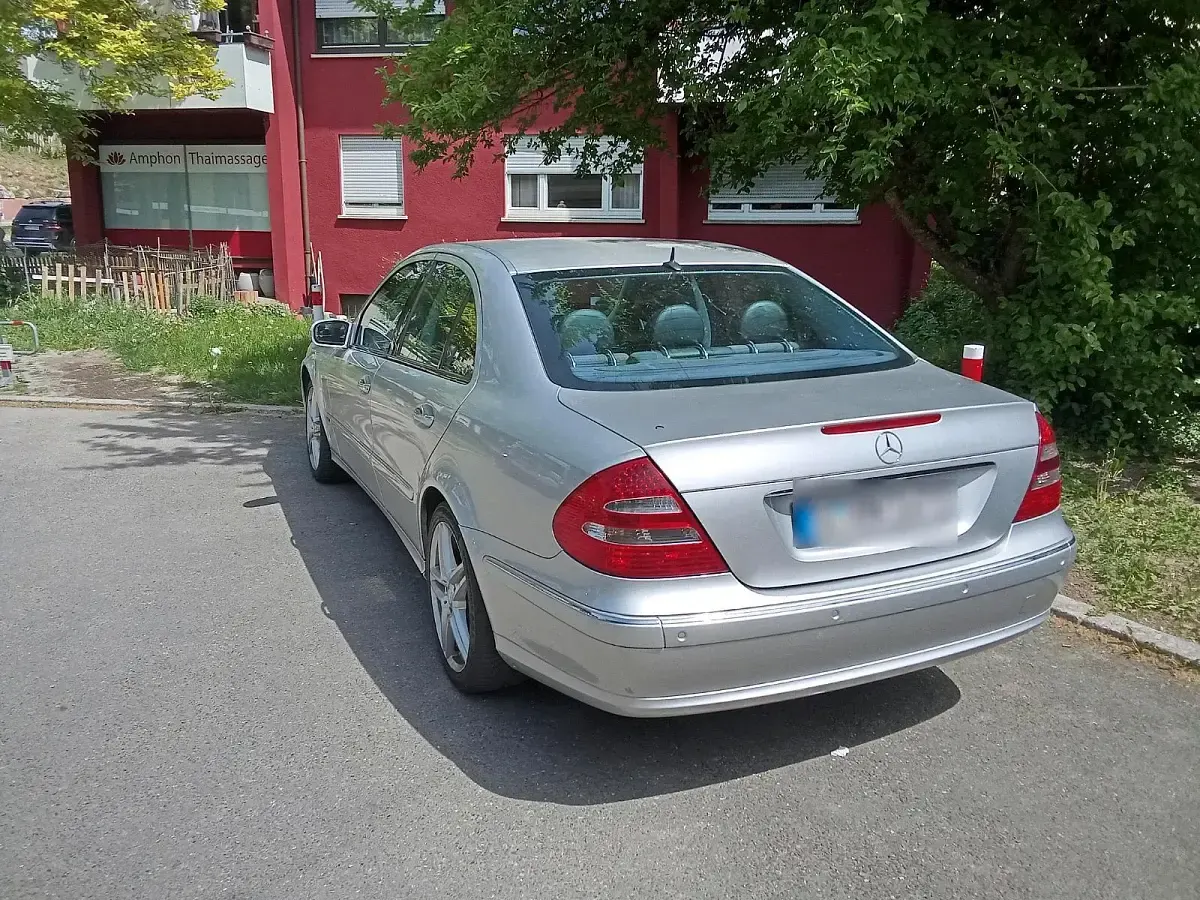 Second-hand Mercedes E240 177 CP (130 kW) 2005 Argintiu Berlinǎ