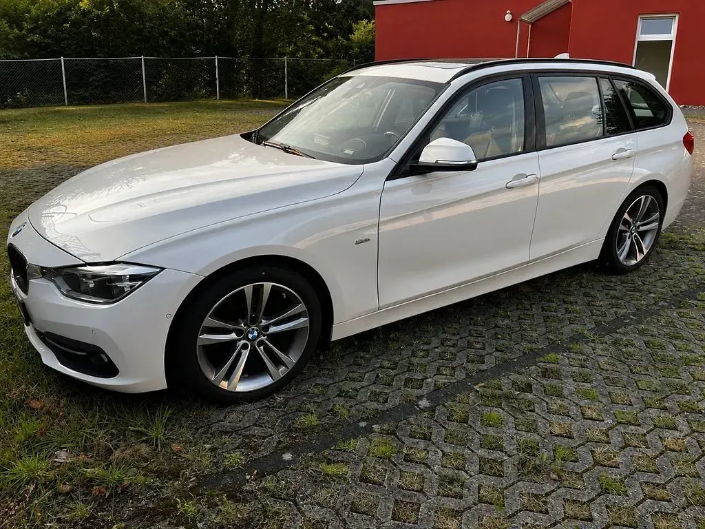Gebraucht BMW 330 M Sport 258 PS (189 kW) 2020 Weiß Kombi