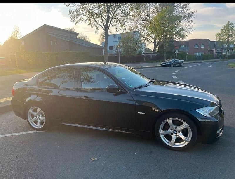 Schwarz Gebraucht 2010 BMW 320 M Sport Limousine | 6.700 € (Guter Preis) - Bild 1/4