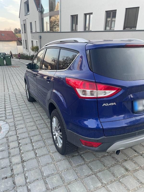 Gebraucht Ford Kuga 140 PS (102 kW) 2014 Blau SUV