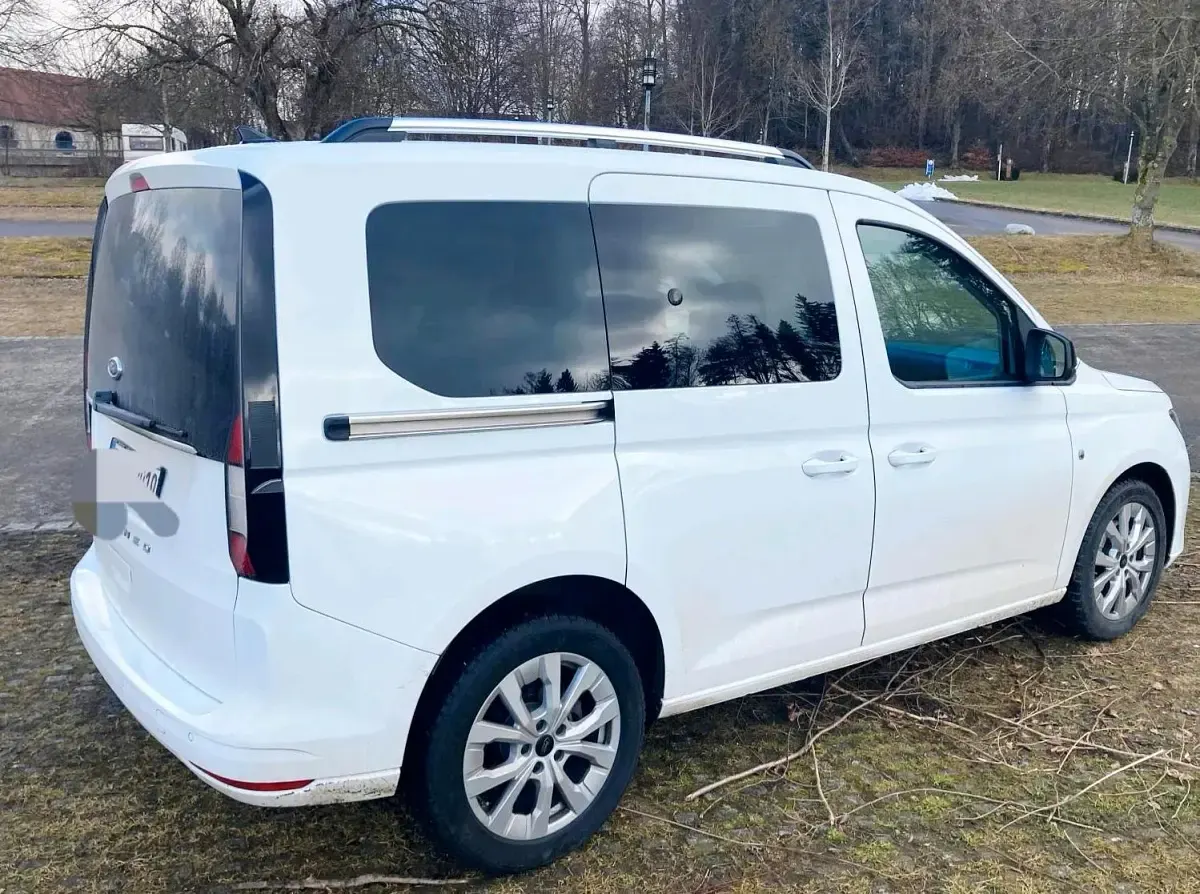 Gebraucht Ford Tourneo Connect Titanium 116 PS (85 kW) 2025 Weiß Van / Kleinbus