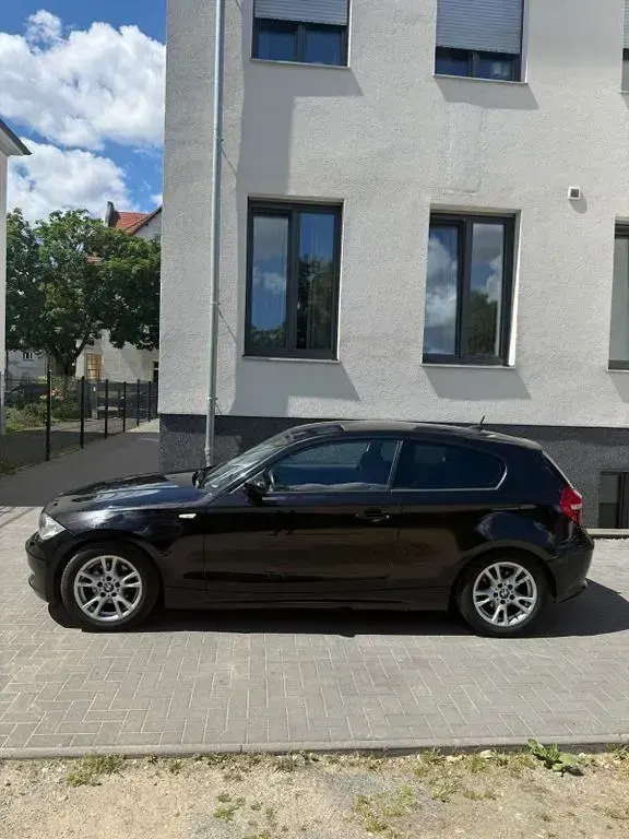 Gebraucht BMW 116 122 PS (89 kW) 2008 Schwarz Kleinwagen