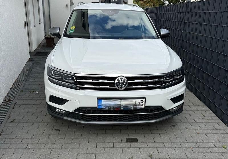 Weiß Gebraucht 2020 VW Tiguan Allspace Highline SUV | 27.300 € (Guter Preis) - Bild 1/4