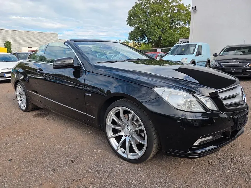 Gebraucht Mercedes E250 204 PS (150 kW) 2010 Schwarz Cabrio