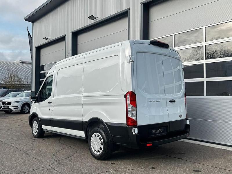 Gebraucht Ford Transit Trend 131 PS (96 kW) 2022 Weiß Van / Kleinbus