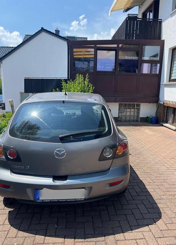 Grau Gebraucht 2005 Mazda 3 Comfort Kleinwagen | 2.600 € (Fairer Preis) - Bild 1/4