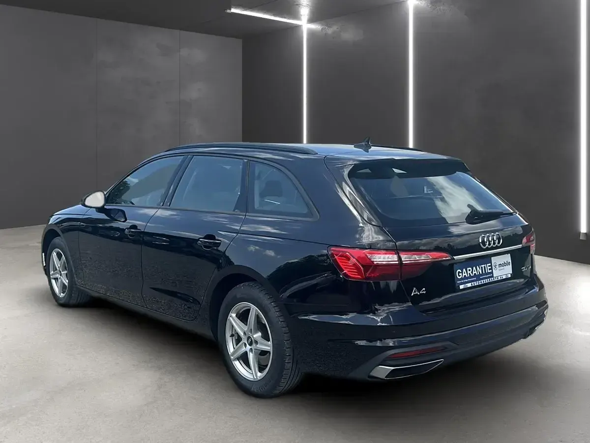 Gebraucht Audi A4 Ambiente 136 PS (100 kW) 2022 Schwarz metallic Kombi