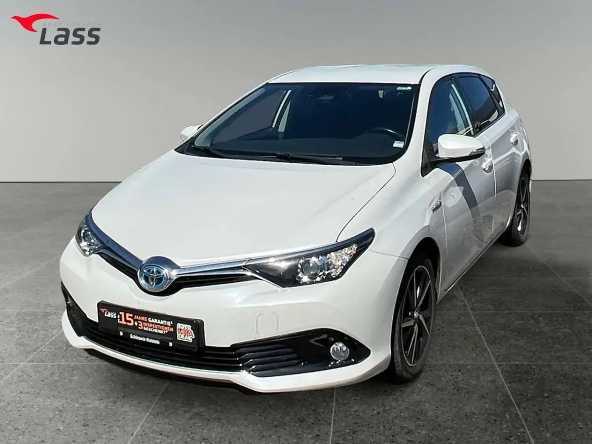 Gebraucht Toyota Auris Hybrid Team 136 PS (100 kW) 2017 Weiß Limousine