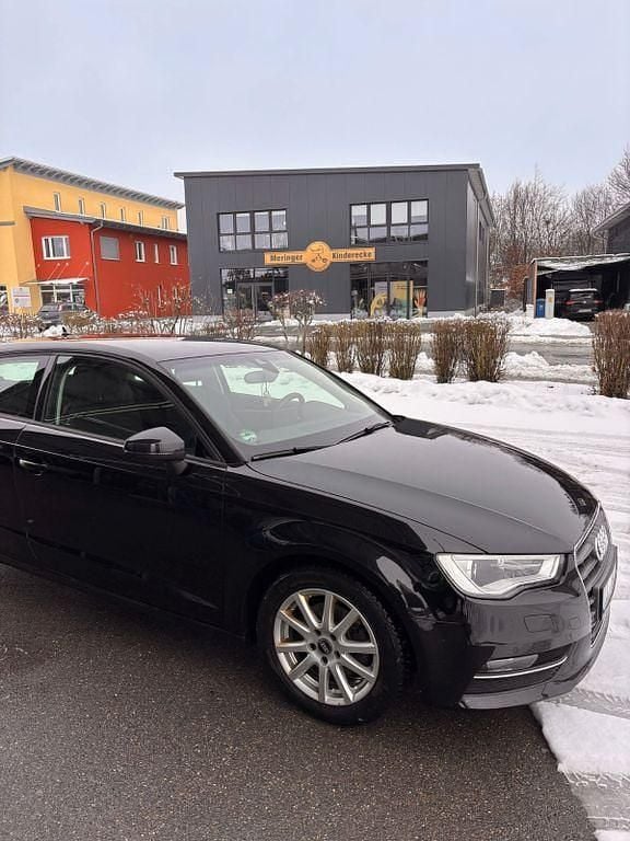Schwarz Gebraucht 2015 Audi A3 Ambition Limousine | 8.800 € (Superpreis) - Bild 1/4