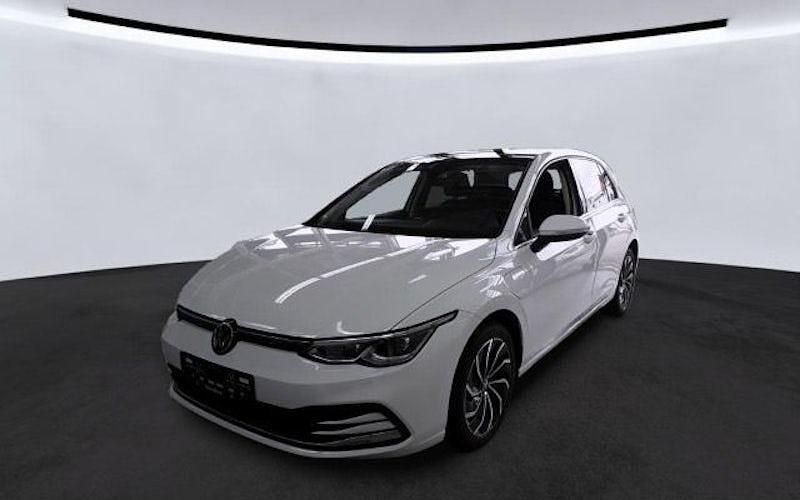 Pure white Gebraucht 2021 VW Golf VIII Style Limousine | 24.930 € (Etwas zu teuer) - Bild 1/4