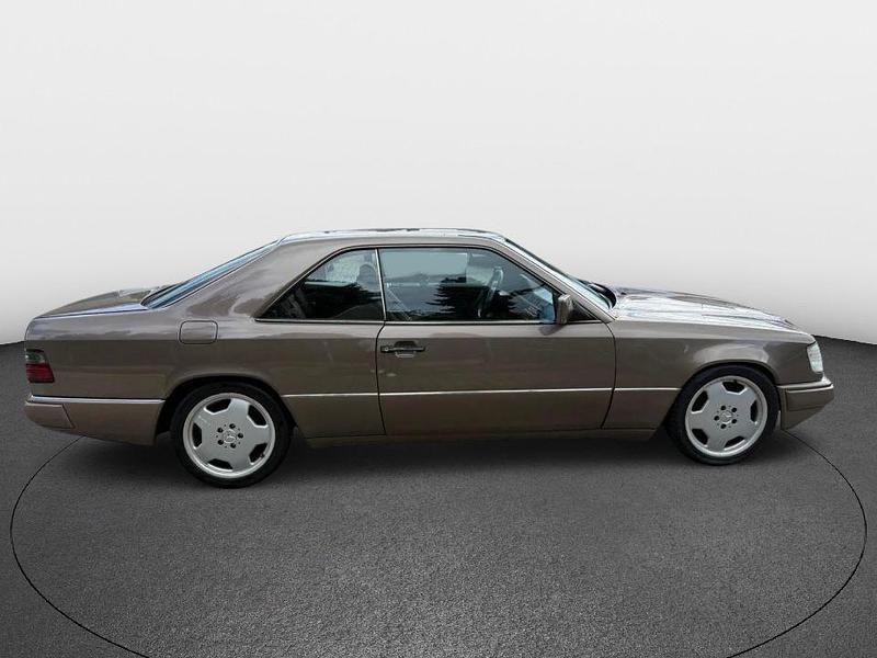 Używany Mercedes E300 179 KM (131 kW) 1990 Brązowy Coupe
