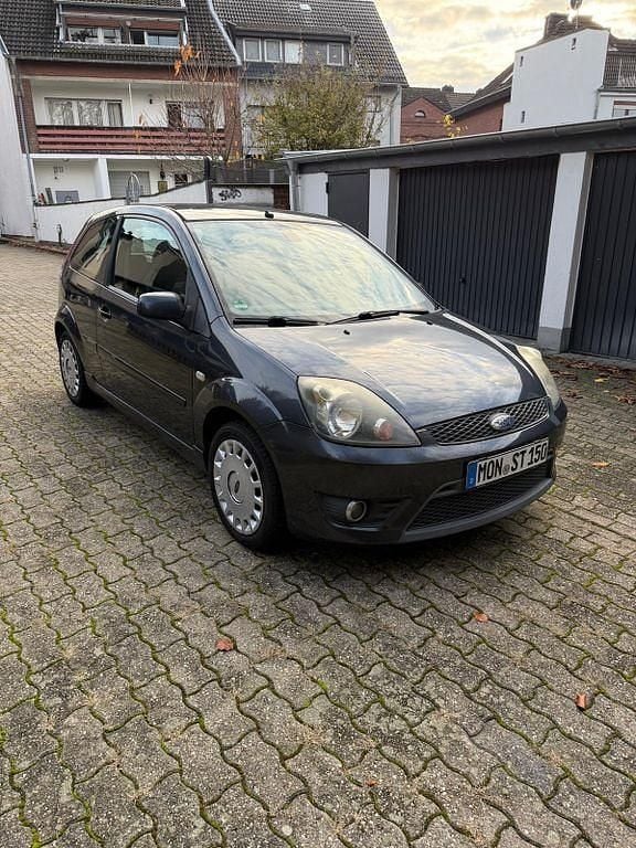Grau Gebraucht 2007 Ford Fiesta ST Limousine | 3.850 € (Fairer Preis) - Bild 1/4