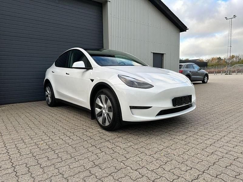 Weiß Gebraucht 2023 Tesla Model Y Long Range AWD SUV | 33.450 € (Superpreis) - Bild 1/4