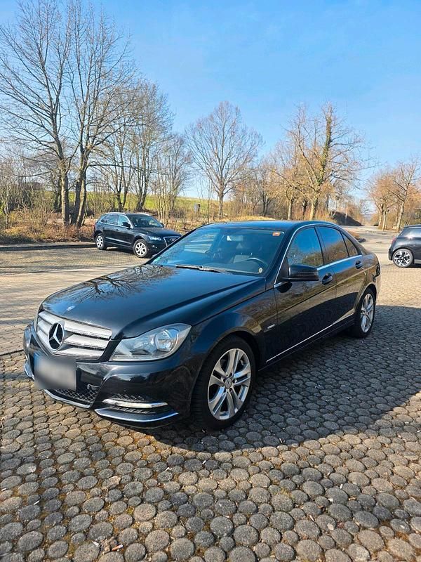 Gebraucht Mercedes C180 120 PS (88 kW) 2012 Schwarz Limousine