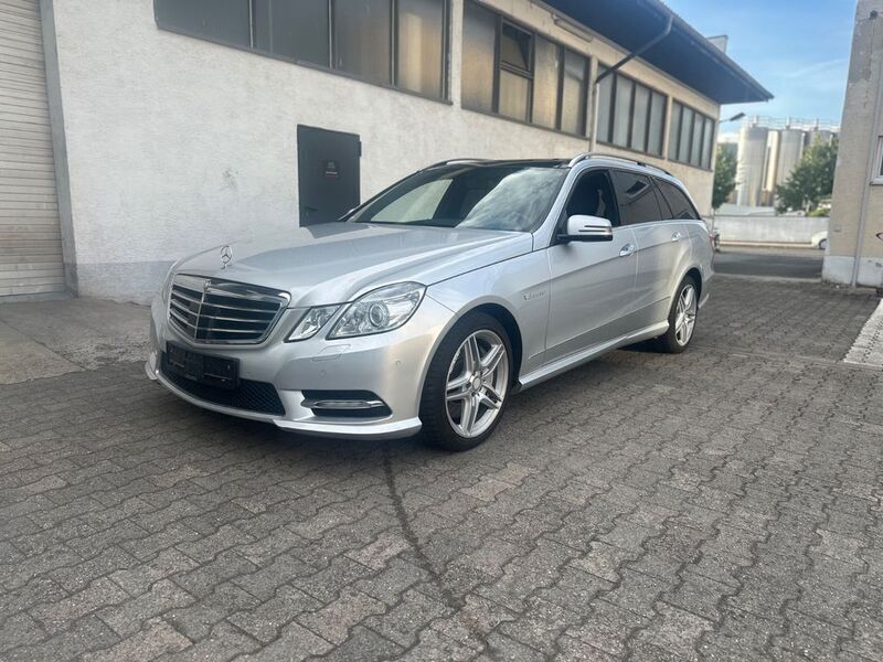 Silber Gebraucht 2011 Mercedes E50 AMG Limousine | 7.990 € - Bild 1/4