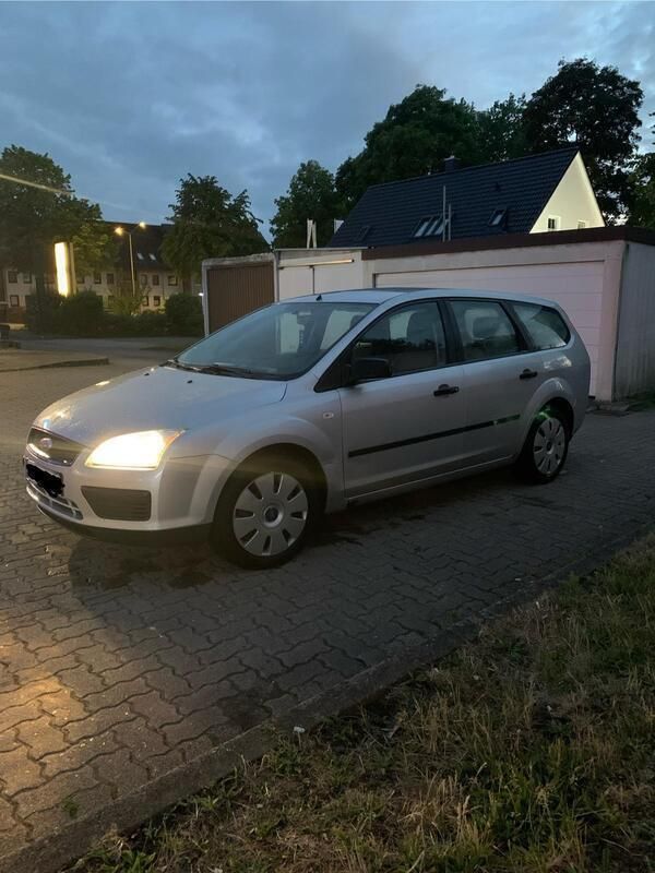 Silber Gebraucht 2006 Ford Focus Kombi | 500 € - Bild 1/4