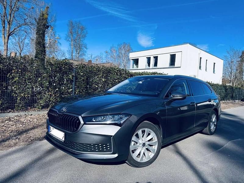 Gebraucht Skoda Superb Selection 150 PS (110 kW) 2024 Grau Kombi