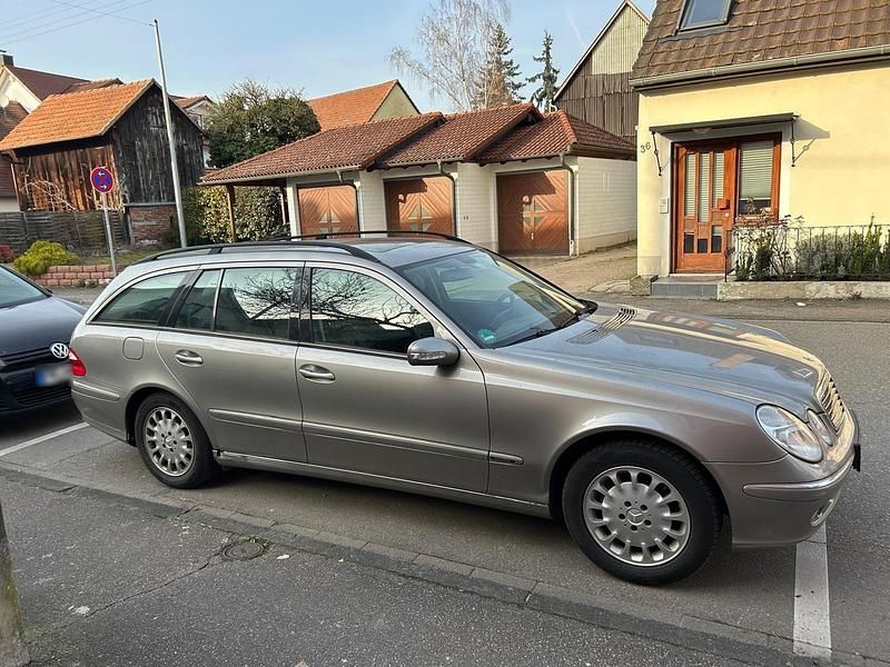 Gebraucht Mercedes E200 163 PS (119 kW) 2004 Gold Limousine