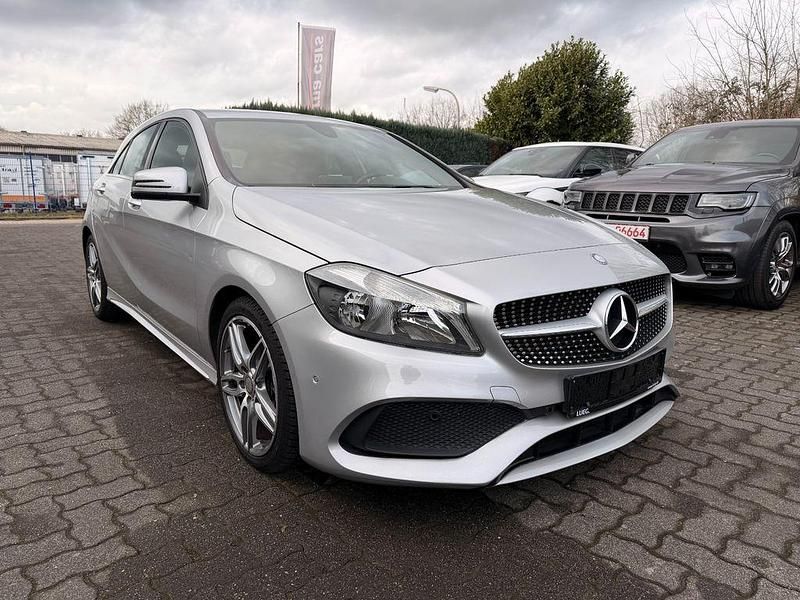 Gebraucht Mercedes A180 Sport 122 PS (89 kW) 2016 Silber Limousine
