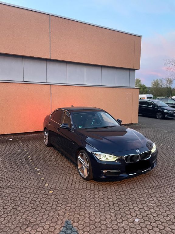 Blau Gebraucht 2014 BMW 320 Luxury Line Limousine | 19.499 € (Teuer) - Bild 1/4