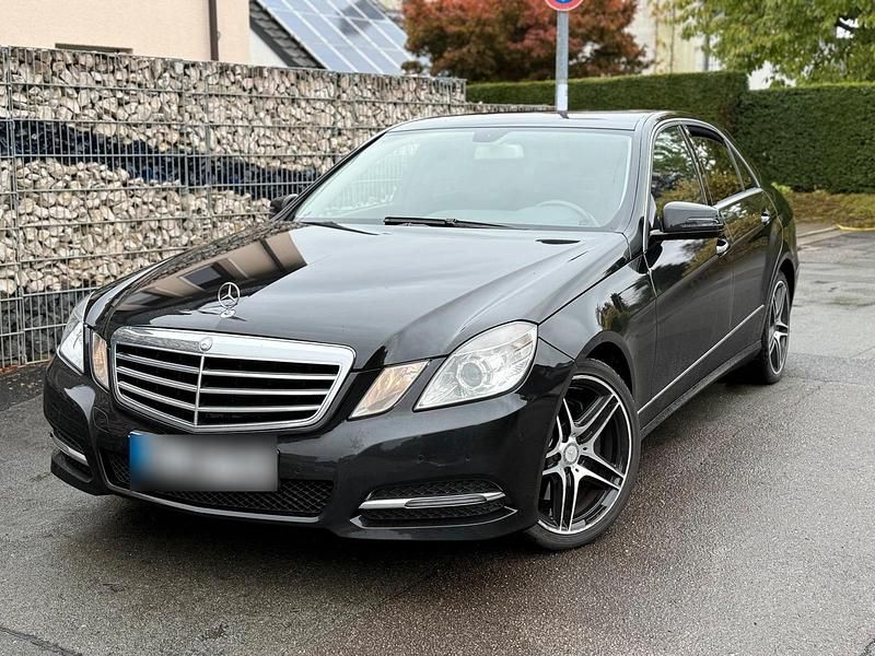 Schwarz Gebraucht 2013 Mercedes 300 Limousine | 9.800 € (Fairer Preis) - Bild 1/4