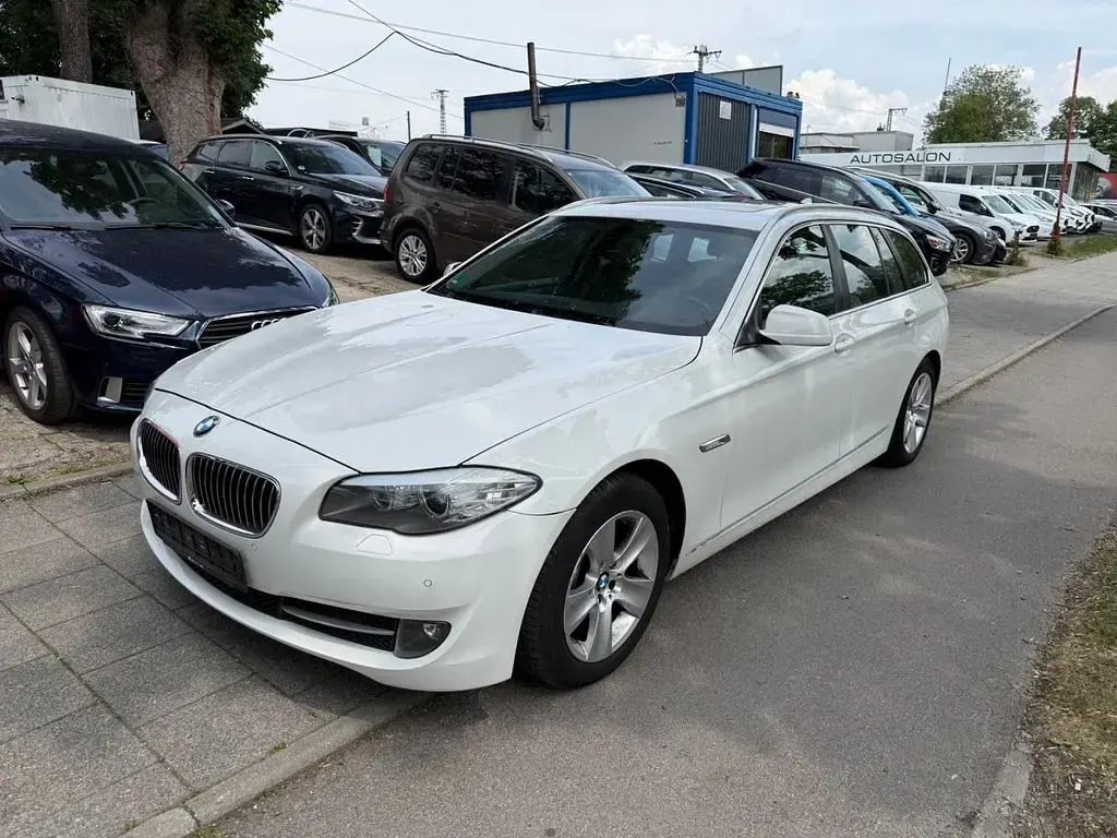 Gebraucht BMW 520 Sport Line 184 PS (135 kW) 2012 Weiß Kombi