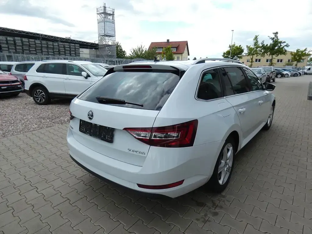 Gebraucht Skoda Superb Style 190 PS (139 kW) 2017 Weiß Kombi