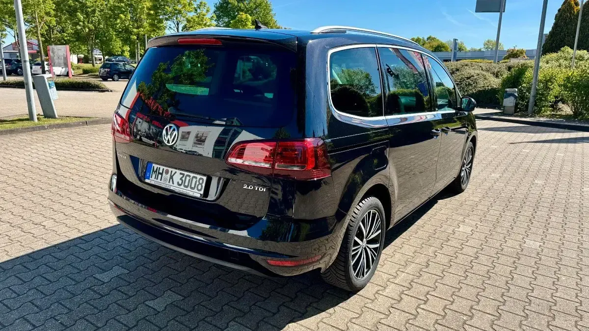 Gebraucht VW Sharan Allstar 150 PS (110 kW) 2016 Schwarz Van / Kleinbus