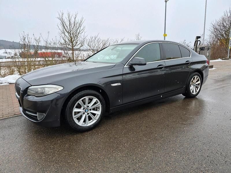 Gebraucht BMW 520 184 PS (135 kW) 2011 Schwarz Limousine