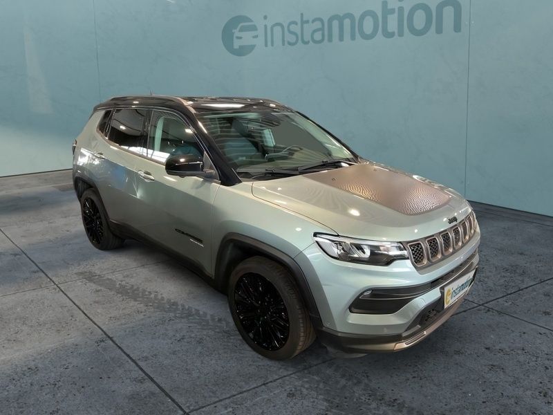 Grau Gebraucht 2022 Jeep Compass Limited SUV | 30.600 € (Etwas zu teuer) - Bild 1/4