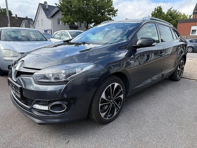 Grau Gebraucht 2015 Renault Mégane III Bose Edition Limousine | 5.950 € (Fairer Preis) - Bild 1/4