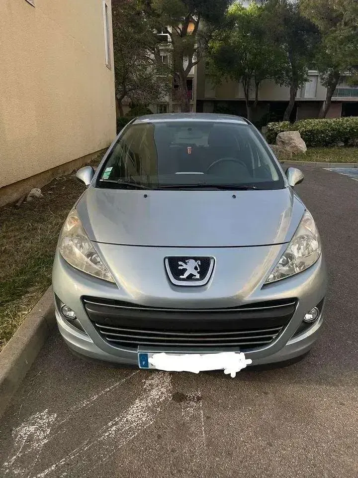 Gebraucht Peugeot 207 Business-Line 90 PS (66 kW) 2010 Limousine