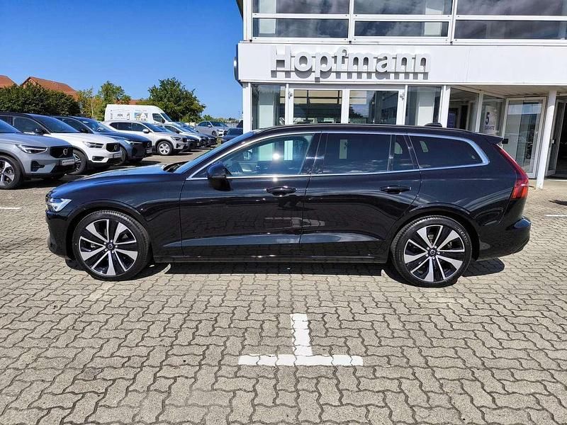 Gebraucht Volvo V60 Core 197 PS (144 kW) 2024 Schwarz Kombi