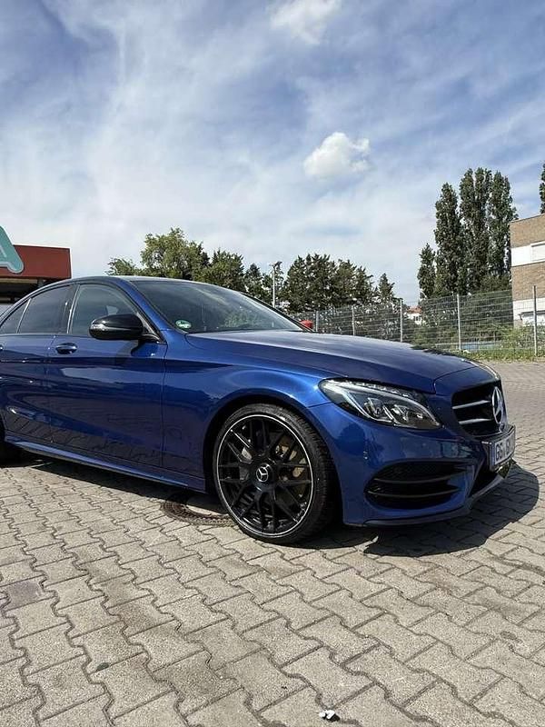 Blau Gebraucht 2017 Mercedes C250 AMG line Limousine | 28.750 € (Teuer) - Bild 1/4