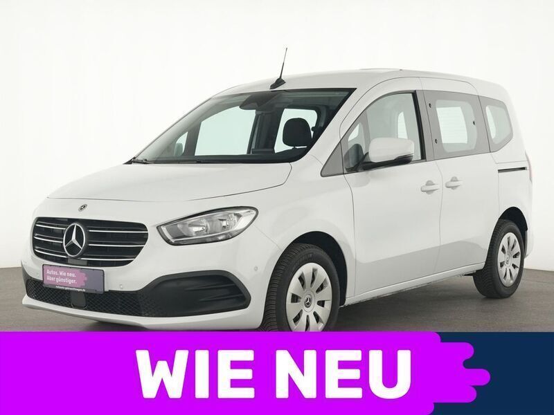 Weiß Gebraucht 2023 Mercedes T180 Van / Kleinbus | 24.948 € (Superpreis) - Bild 1/4