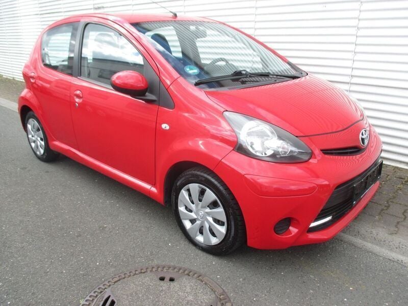 Gebraucht Toyota Aygo Cool 68 PS (50 kW) 2013 Rot Kleinwagen