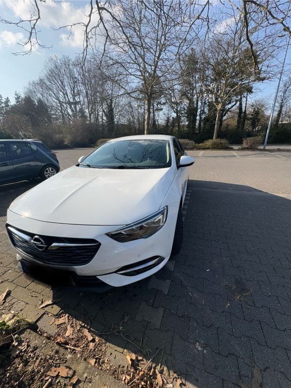 Weiß Gebraucht 2018 Opel Insignia Business Edition Limousine | 10.200 € (Guter Preis) - Bild 1/4