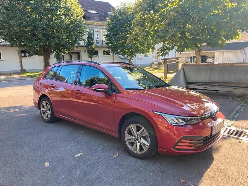 Rot Gebraucht 2021 VW Golf VIII Kombi | 18.000 € (Guter Preis) - Bild 1/4