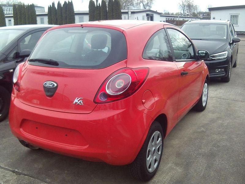 Gebraucht Ford Ka Ambiente 69 PS (50 kW) 2011 Sunriserot Kleinwagen