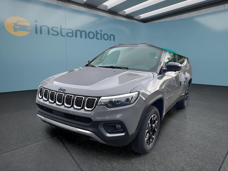 Grau Gebraucht 2023 Jeep Compass SUV | 33.749 € (Etwas zu teuer) - Bild 1/4