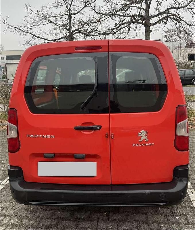 Gebraucht Peugeot Partner Premium 131 PS (96 kW) 2020 Rot Van / Kleinbus