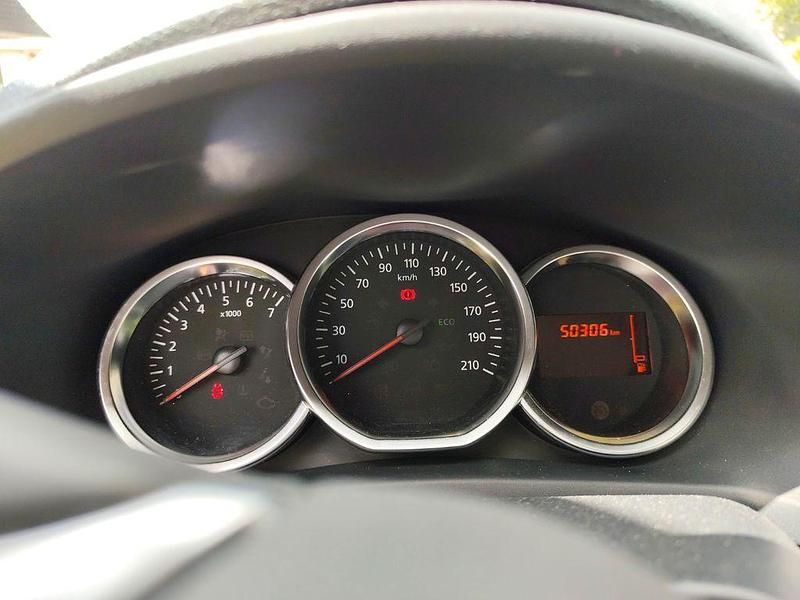 Grau Gebraucht 2018 Dacia Sandero Celebration Kleinwagen | 9.300 € (Fairer Preis) - Bild 1/4