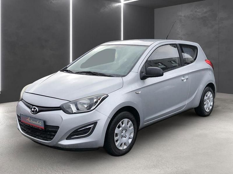 Gebraucht Hyundai i20 Edition 75 PS (55 kW) 2014 Silber Kleinwagen